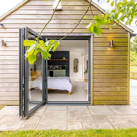 Апартаменты Cosy Cotswolds Retreat Near Bath & Castle Combe Чипенхэм Экстерьер фото