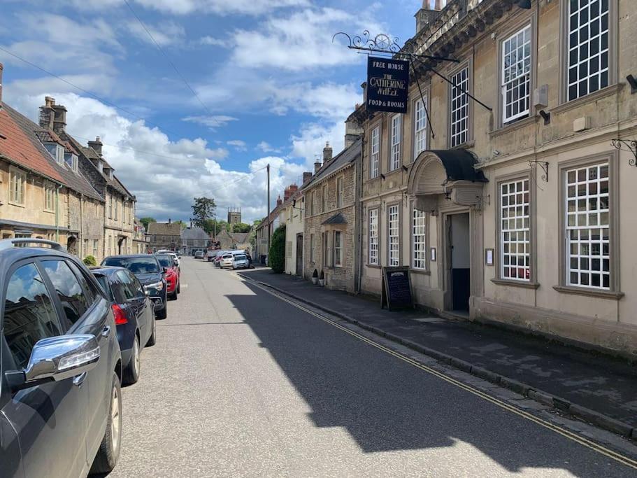 Апартаменты Cosy Cotswolds Retreat Near Bath & Castle Combe Чипенхэм Экстерьер фото