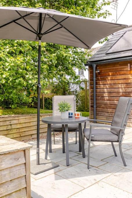 Апартаменты Cosy Cotswolds Retreat Near Bath & Castle Combe Чипенхэм Экстерьер фото