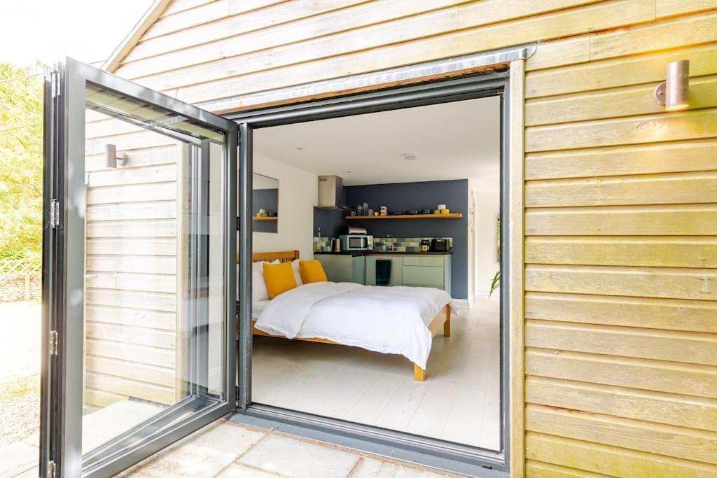 Апартаменты Cosy Cotswolds Retreat Near Bath & Castle Combe Чипенхэм Экстерьер фото
